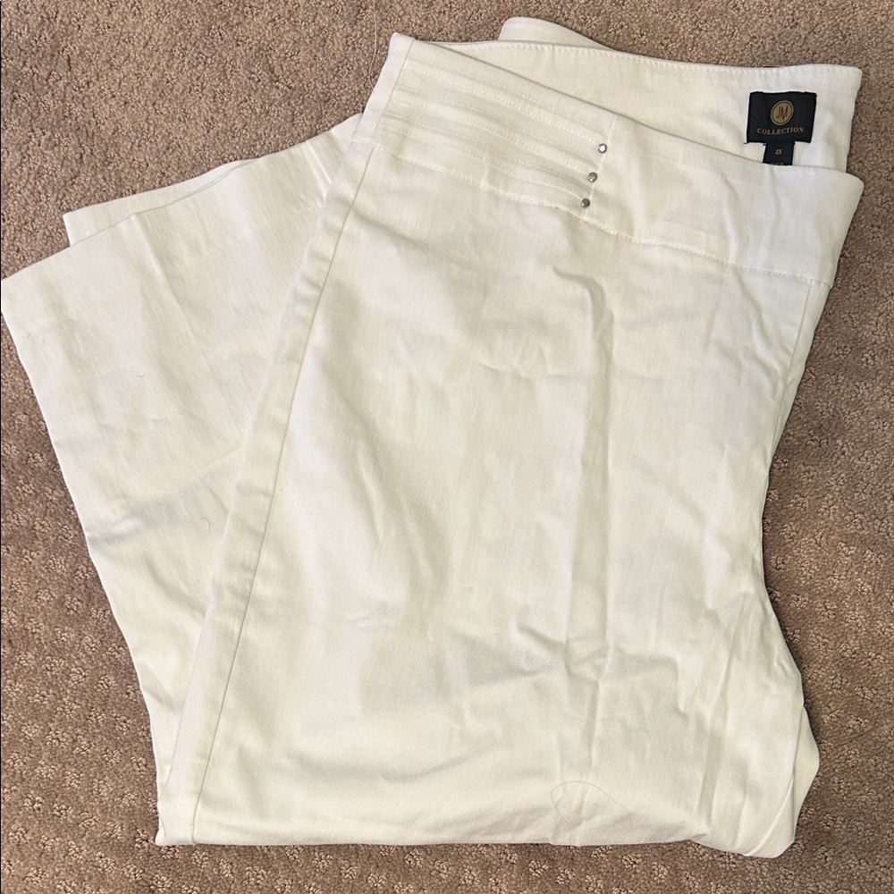 JM Collection Bright White Rivet Capri - Picture 4 of 9